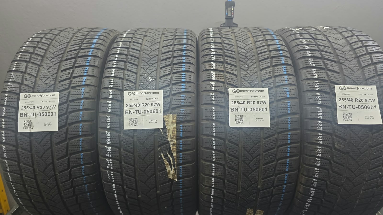 Bridgestone BLIZZAK LM-001
